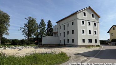 Nordostseite mit Parkplatz